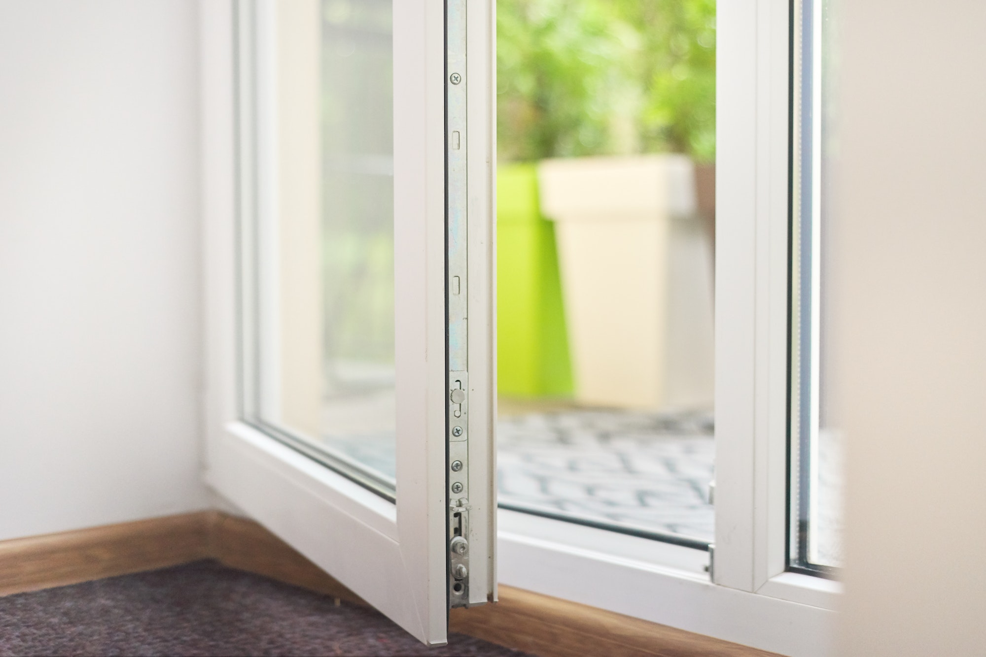 Porte fenêtre PVC double vitrage. fournisseur et installateur de portes, fenêtres et volets en PVC, aluminium ou bois.