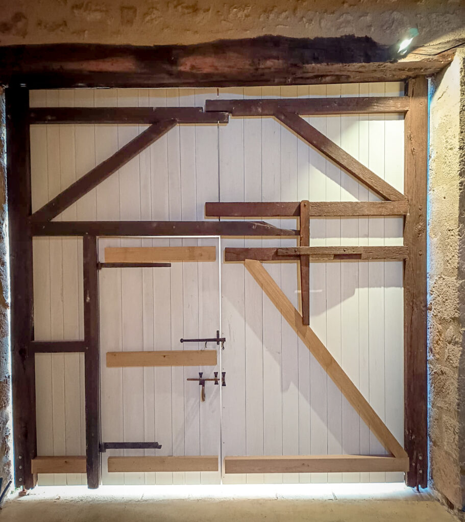 Porte de grange, bois, 2 vantaux, fabrication atelier Montbron, vue intérieure