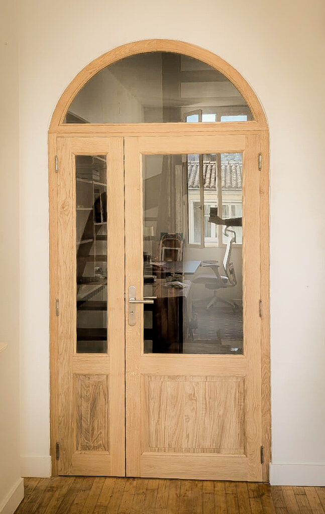 Portes intérieures en bois, vitrées avec imposte