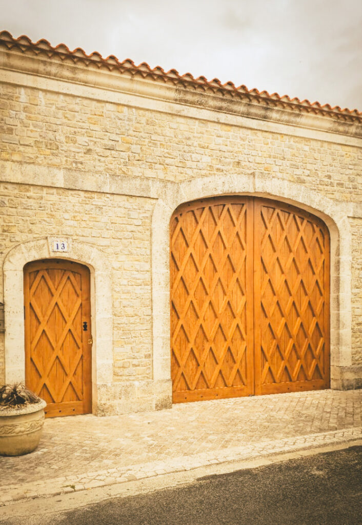 Rénovation portail et porte d'entrée bois en Charente à Montbron