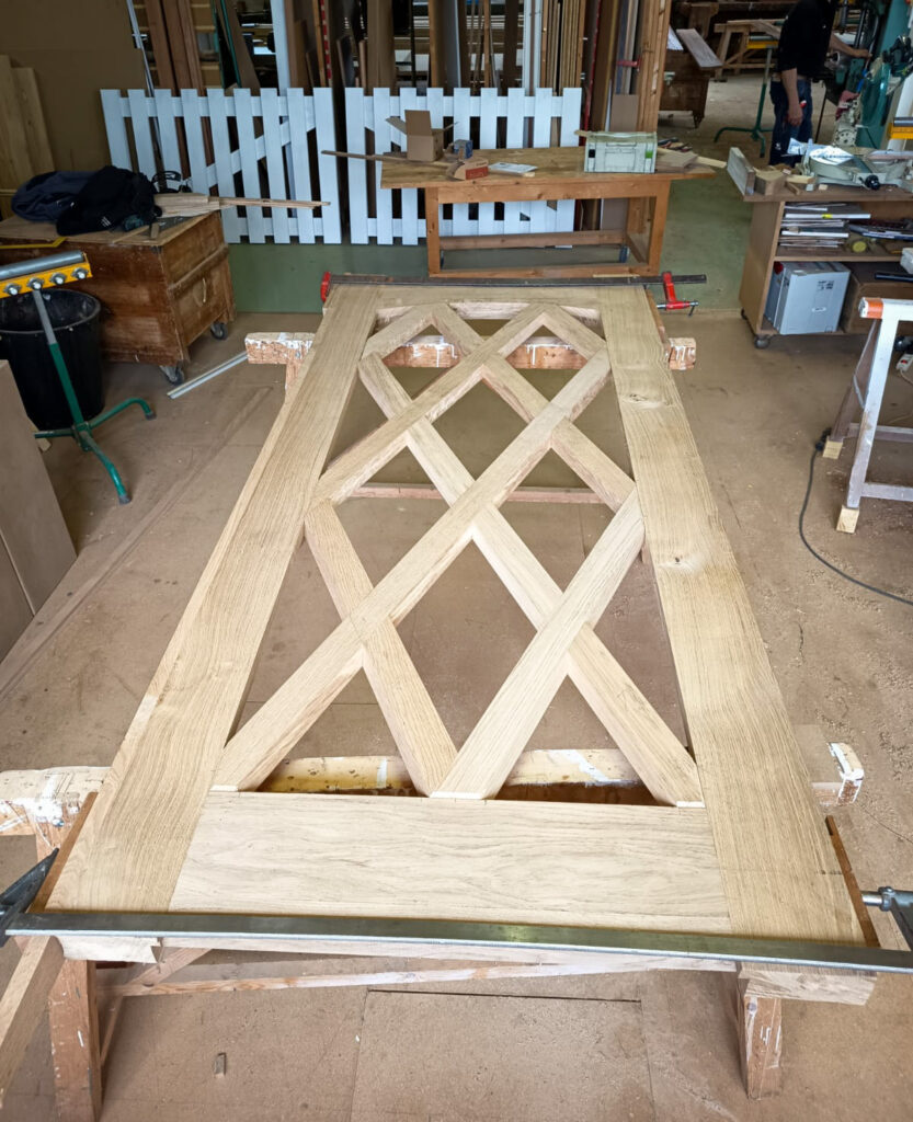 Rénovation porte entrée en bois en Charente à Montbron