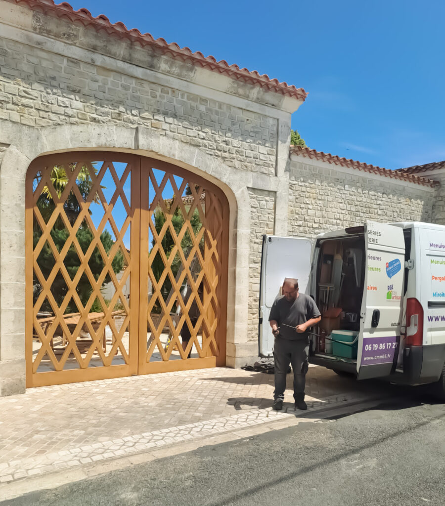 Rénovation portail bois en Charente à Montbron