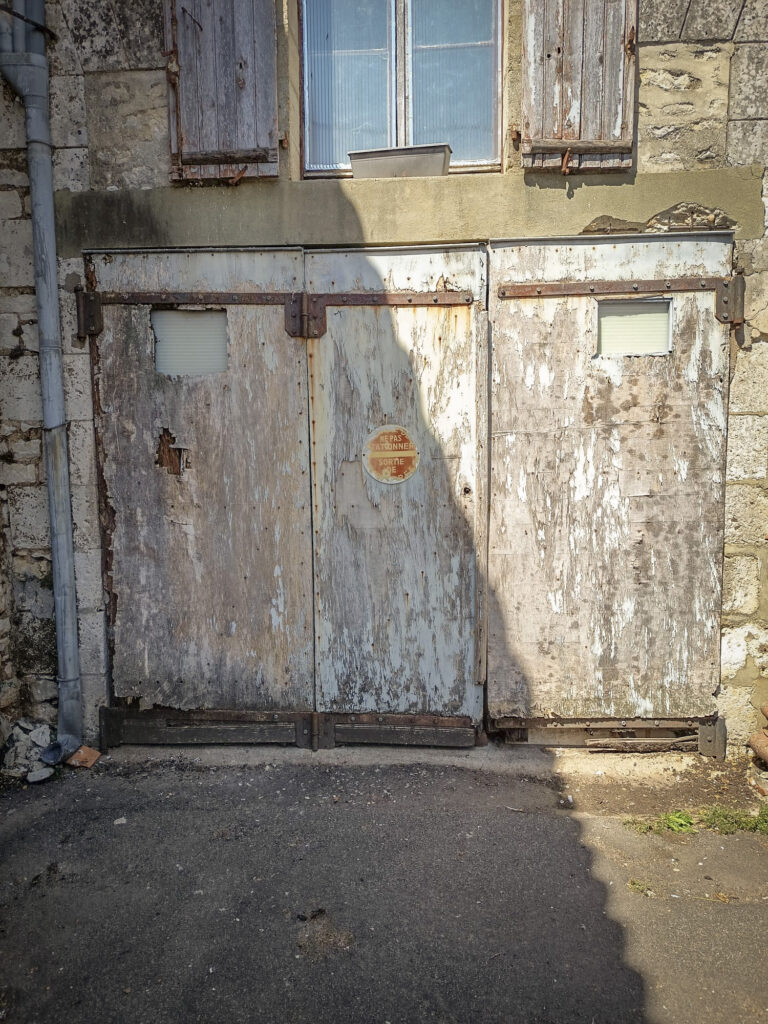 Porte de garage bois Chasseneuil AVANT