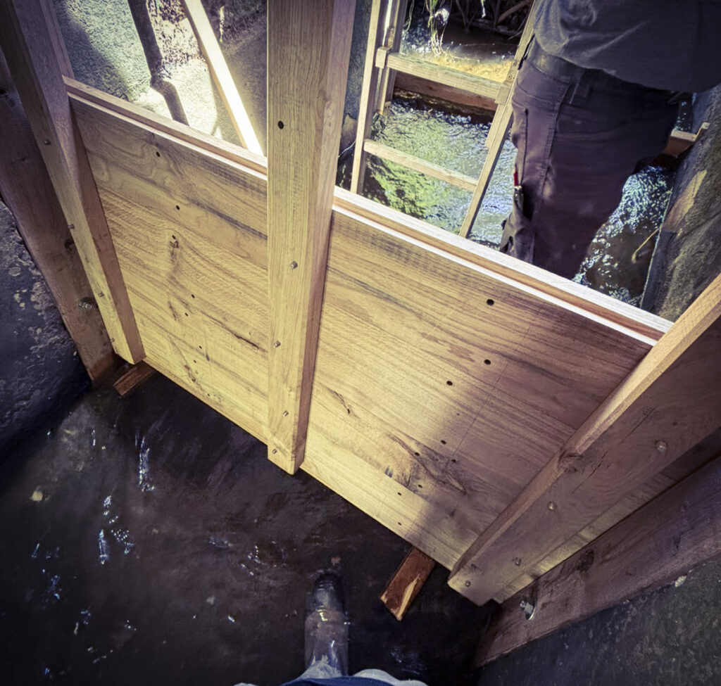 restauration d'une vanne en bois 1
