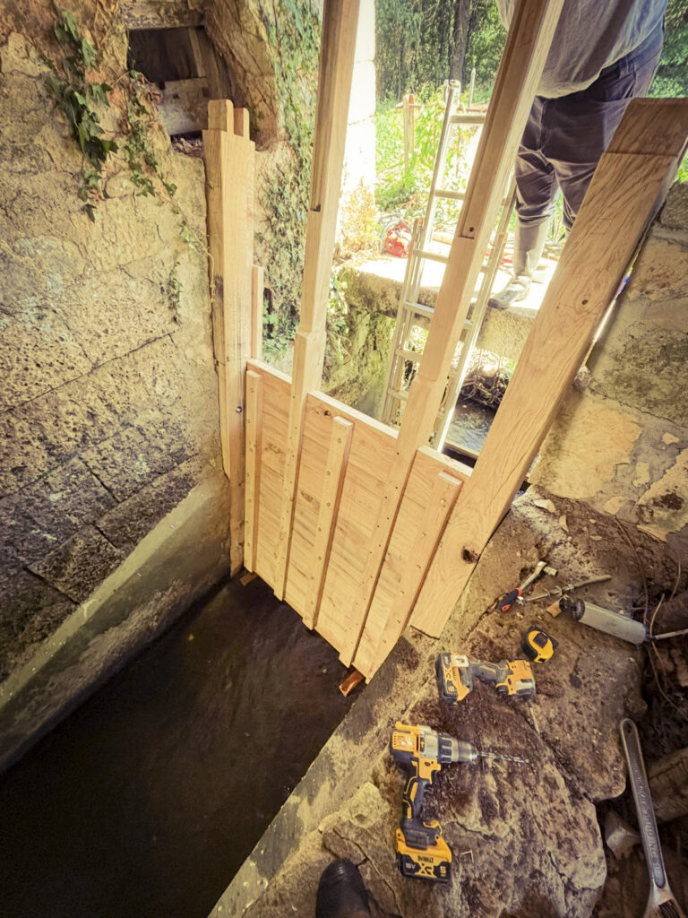 restauration d'une vanne en bois 1