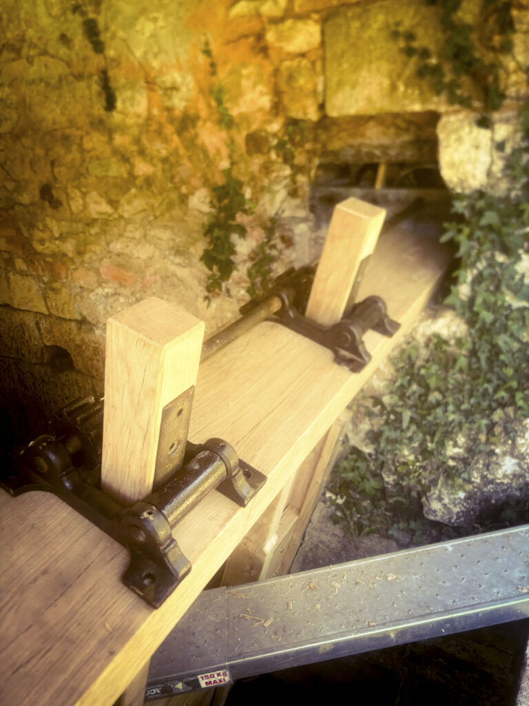 restauration d'une vanne en bois 1