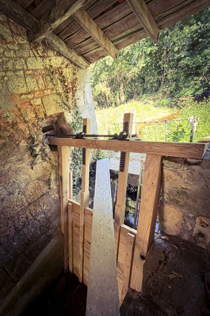 restauration d'une vanne en bois 1