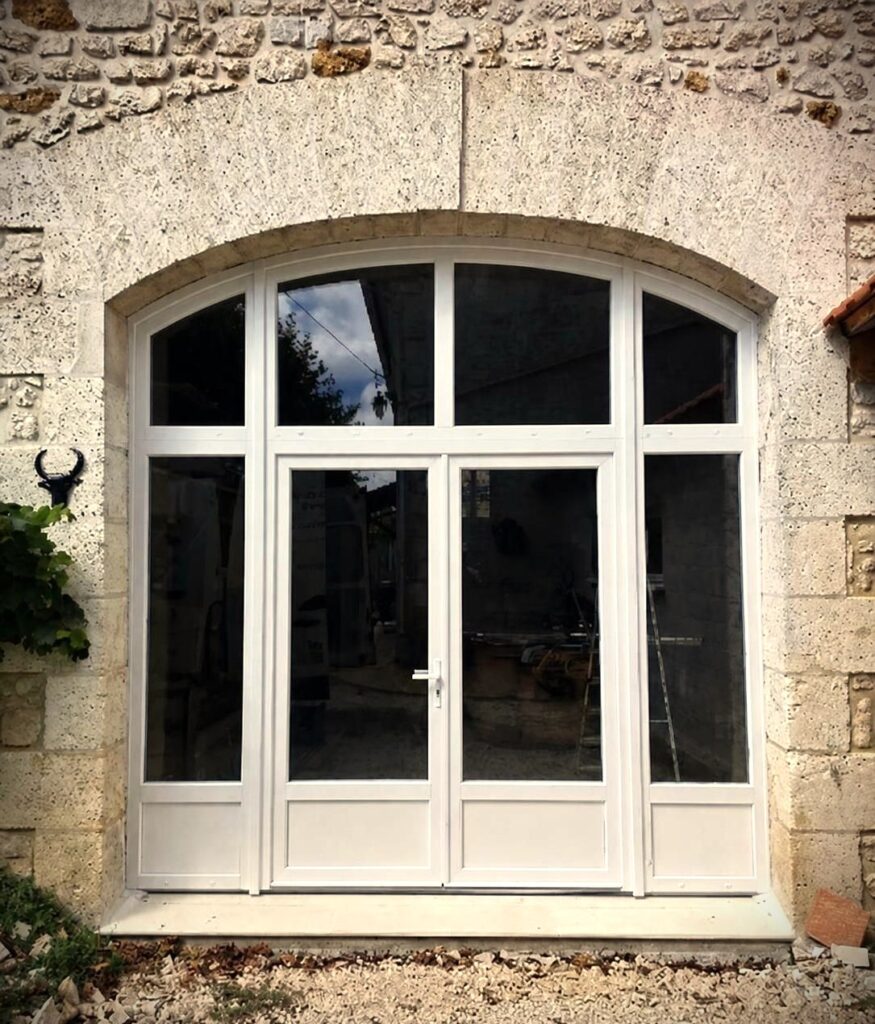 Ensemble composé cintré en PVC blanc