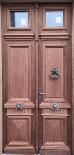 Porte d'entrée bois 2 vantaux, fabrication artisanale dans notre atelier de menuiserie. Charente Menuiserie Miroiterie à La Rochefoucauld